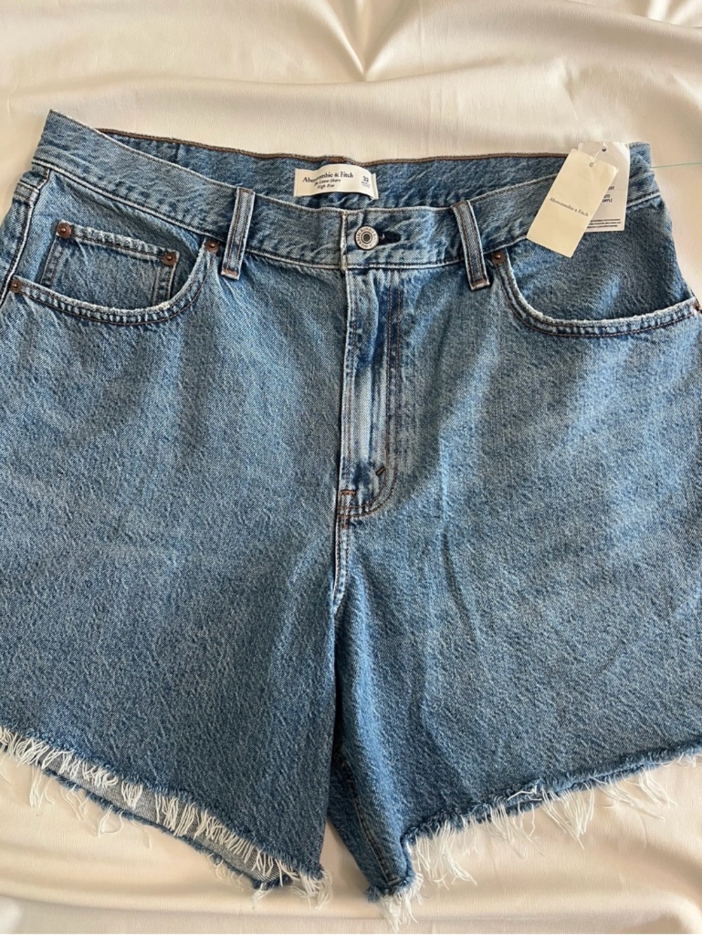 NWT ABERCROMBIE & FITCH THE LOOSE HOGH RISE SHORTS ✨🤍 - Picture 2 of 7